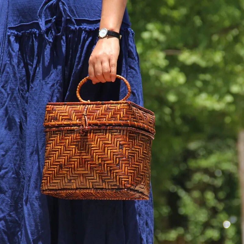 Nuevo bolso tejido de bambú hecho a mano retro, mini bolso tejido de almacenamiento para la ceremonia del té de las mujeres con arte de bambú, bolso de mano, bolso de maquillaje